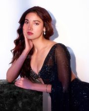 Sultry Hot Medha Shankr in a Black Embellished Saree with a Glittering Blouse Photos 01