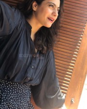 Actress Kajol Selfie Pictures 04