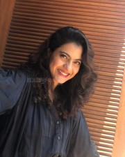 Actress Kajol Selfie Pictures 05