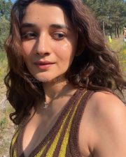 Cute Kanika Mann in a Retro Yellow Striped Sleeveless Top Photos 02