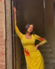 Cute Kanika Mann in a Yellow Kurti Photos 01