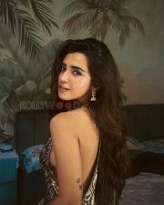 Dazzling Actress Roshni Walia in a Gold Zebra Print Metallic Halter Dress Photos 02