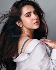 Dazzling Actress Roshni Walia in a white linen short sleeve button up shirt photos 01