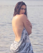 Erotic Megha Shukla Topless and Backless in the Sea Photos 01