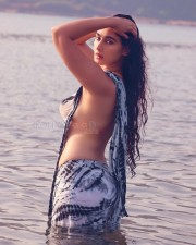 Erotic Megha Shukla Topless and Backless in the Sea Photos 02