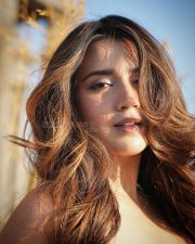 Hello Sexy Girl Roshni Walia in a Light Pink Strapless Top Stills 01