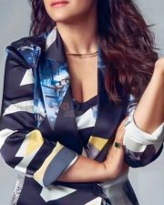 Kajol in a Printed Dress and Showing Cleavage Pictures 02