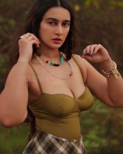 Sensuous and Gorgeous Megha Shukla Sexy Photoshoot Stills 17