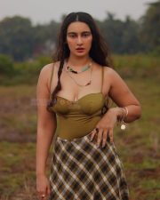 Sensuous and Gorgeous Megha Shukla Sexy Photoshoot Stills 19