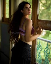 Sizzling Hot Megha Shukla Navel Cleavage in a Maroon Lace Bra Pictures 05