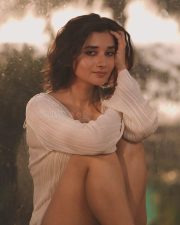 Super Sexy Kanika Mann Elegant Pictures 03