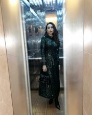 Actress Karisma Kapoor in a Green Sequin Dress Photos 05 Actress Karisma Kapoor in a Green Sequin Dress Photos 05