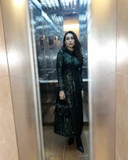 Actress Karisma Kapoor in a Green Sequin Dress Photos 05