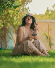 Beauty Queen Actress Shobhita Rana in a Beige Sleeveless Tank Top with a Cargo Pants Pictures 02