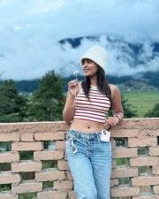 Sexy Ruchira Jadhav Navel in a Sleeveless Red and White Striped Crop Top and Blue Denim Jeans Photos 04
