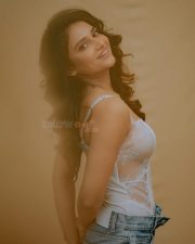 Entrancing Prisha Singh Cleavage in a White Lace Corset Top Photos 05