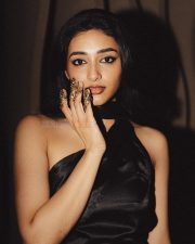 Sexy Preity Mukhundhan in a Black Thigh Slit Dress Pictures 06