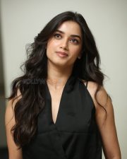 Heroine Bhagyashri Borse at Kaantha Success Meet Photos 17