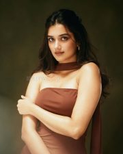 Sexy Bhagyashri Borse in a Strapless Brown Dress with a High Thigh Slit Photos 02 Sexy Bhagyashri Borse in a Strapless Brown Dress with a High Thigh Slit Photos 02