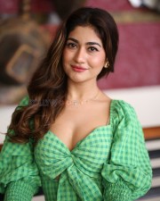 Telugu Actress Sneha Malviya at Average Student Nani Movie Interview Photos 34