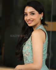 Actress Manisha Kandkur at Bhale Unnade Movie Press Meet Pictures 22