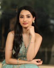 Actress Manisha Kandkur at Bhale Unnade Movie Press Meet Pictures 37