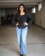 Actress Nayan Sarika at Vishnu Vinyasam Movie Interview Photos 03