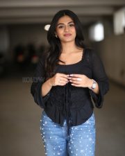 Actress Nayan Sarika at Vishnu Vinyasam Movie Interview Photos 09
