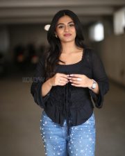 Actress Nayan Sarika at Vishnu Vinyasam Movie Interview Photos 09