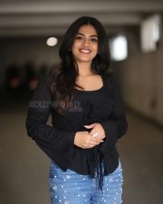 Actress Nayan Sarika at Vishnu Vinyasam Movie Interview Photos 15