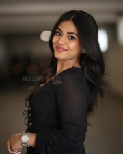 Actress Nayan Sarika at Vishnu Vinyasam Movie Interview Photos 22