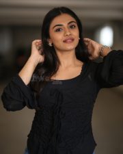 Actress Nayan Sarika at Vishnu Vinyasam Movie Interview Photos 24