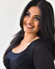 Actress Nayan Sarika at Vishnu Vinyasam Movie Interview Photos 45