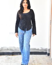 Actress Nayan Sarika at Vishnu Vinyasam Movie Interview Photos 49