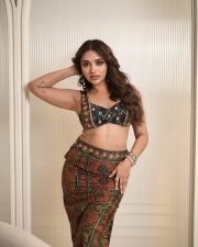 Bigg Boss fame Jiyaa Shankar in a Navy Blue Gold Embroidered Lehenga Set Photos 01