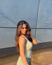 Confident Actress Srushti Bannatti in a Cream Halter Tank Top And Blue Denim Shorts Photos 03