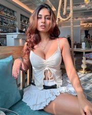 Desirable Srushti Bannatti Restaurant Cleavage Pictures 01