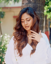 Enchanting Actress Srushti Bannatti in a White Ruffled Deep V Dress Photos 02