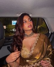 Glam Sensation Srushti Bannatti Cleavage in a Brown Saree with a Sleeveless Blouse Photos 01