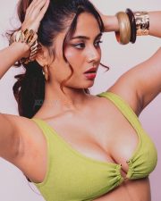 Glamour Srushti Bannatti Breasts Cleavage in a Green Bra Photos 03