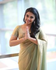 Heroine Nayan Sarika at Vishnu Vinyasam Movie Prerelease Press Meet Pictures 25