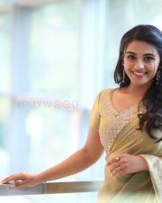 Heroine Nayan Sarika at Vishnu Vinyasam Movie Prerelease Press Meet Pictures 28