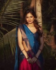 Luminous Actress Srushti Bannatti in a Navy Blue Saree With Red Border Photos 02