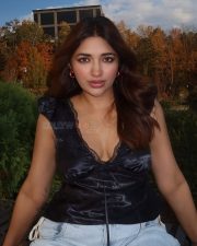 Sexy Jiya Shankar in a Black Satin Sleeveless Bustier Top with a Lace V Neckline and Light Blue Jeans Photos 04 Sexy Jiya Shankar in a Black Satin Sleeveless Bustier Top with a Lace V Neckline and Light Blue Jeans Photos 04