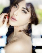 Beautiful Angela Krislinzki Pictures 04