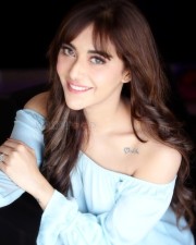 Beautiful Angela Krislinzki Pictures 09