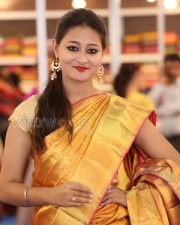 Actress Nilofer At Vrk Silks Bridal Expo Launch Photos 06