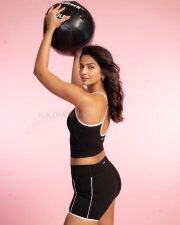 Sensuous Shruti Chauhan in a Black and White Elsie Camisole Tank Top with Matching Contrast Shorts Pictures 08 Sensuous Shruti Chauhan in a Black and White Elsie Camisole Tank Top with Matching Contrast Shorts Pictures 08