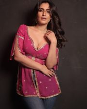 Seductive Shivangi Verma Cleavage in a Pink Embroidered Kurti Photos 02