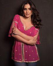 Seductive Shivangi Verma Cleavage in a Pink Embroidered Kurti Photos 06